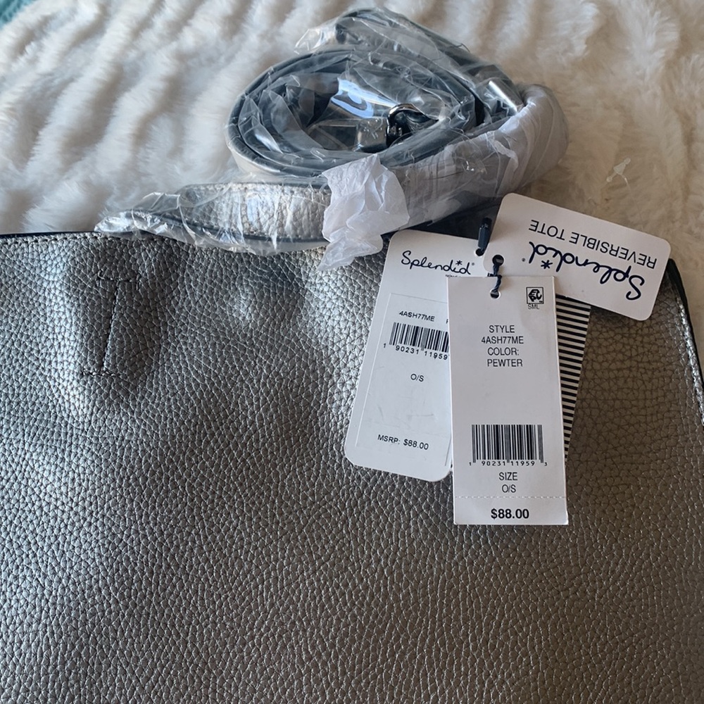 NWT Splendid Reversible Tote Pewter/blue& white inside magnetic closure - Picture 3 of 8